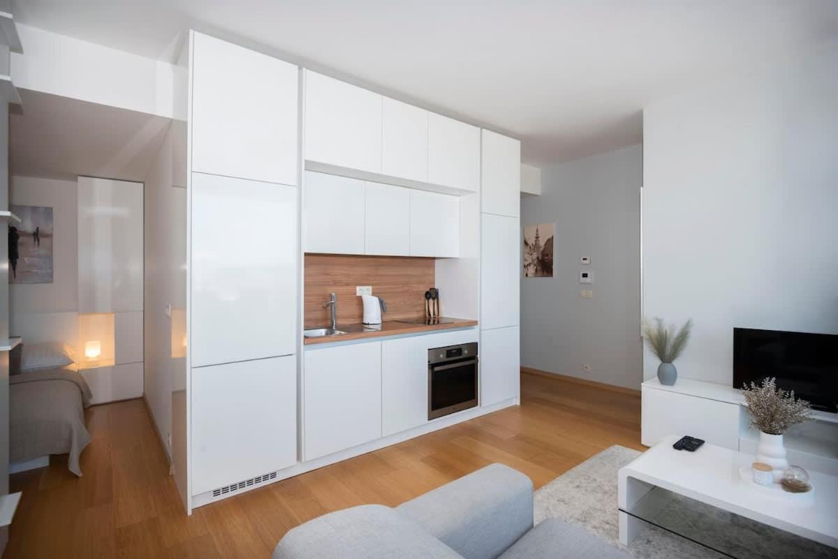 Luxury 1Bdrm On The 28Th Floor Apartment Bratislava Luaran gambar
