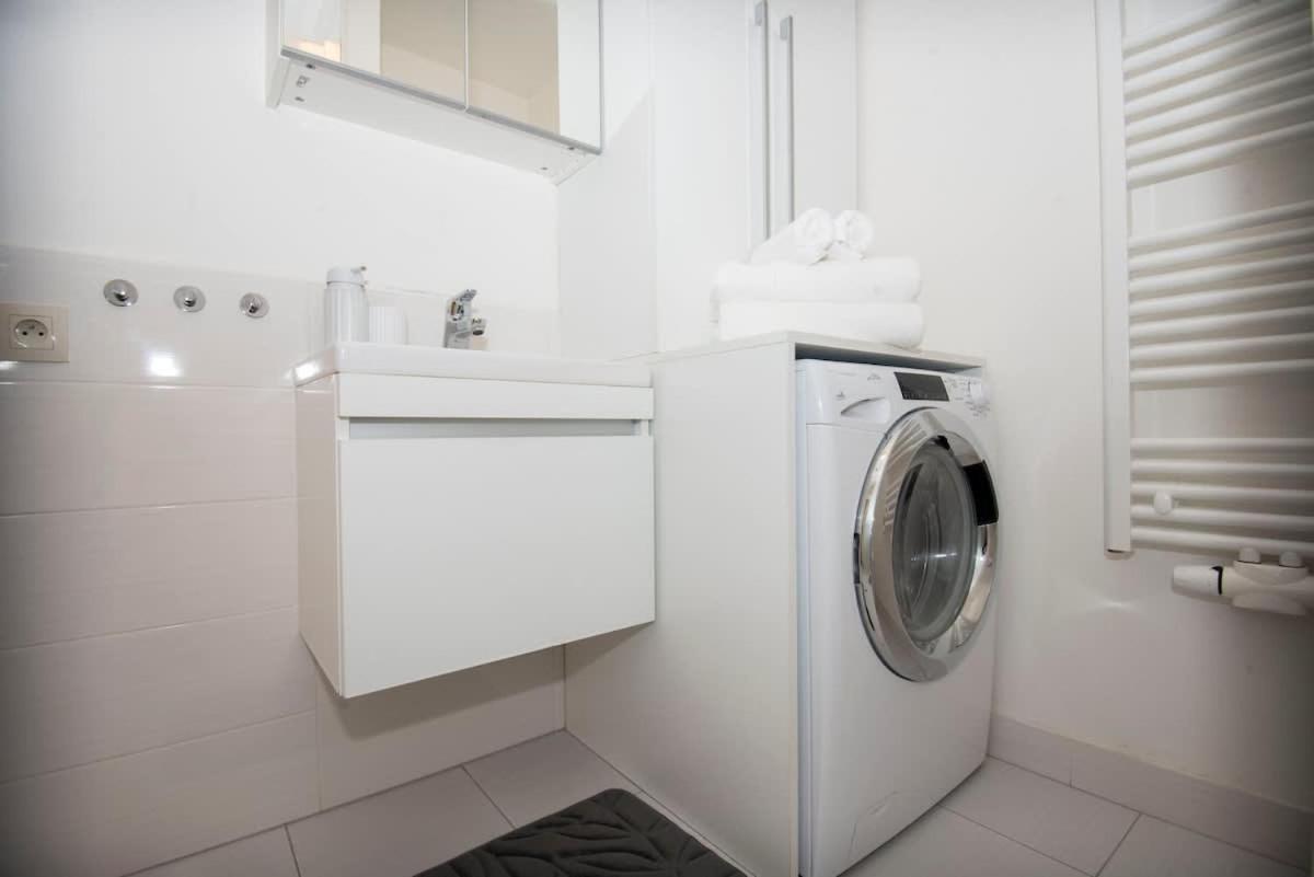 Luxury 1Bdrm On The 28Th Floor Apartment Bratislava Luaran gambar