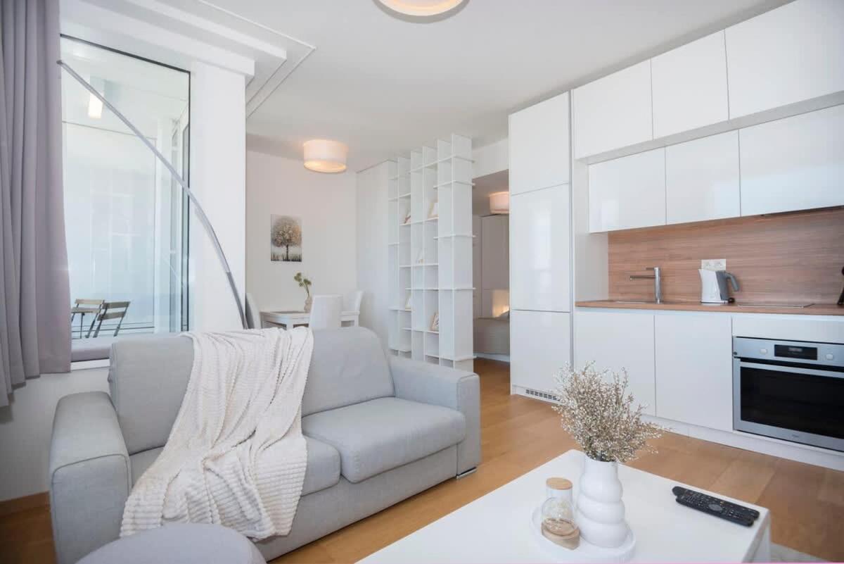 Luxury 1Bdrm On The 28Th Floor Apartment Bratislava Luaran gambar